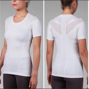 INTELLISKIN White Women's Stand Tall Top Size Medium